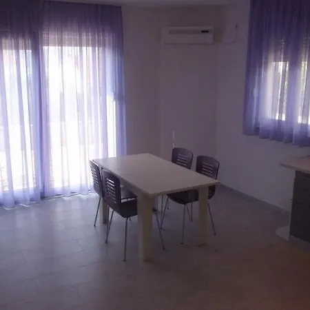 Nimfa 1822 Trogir